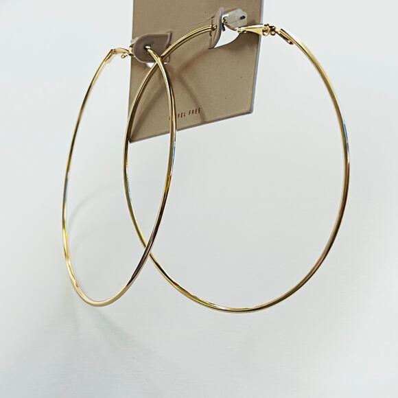 14th and Union Elegant Gold Hoop Earrings - Picture 3 of 4